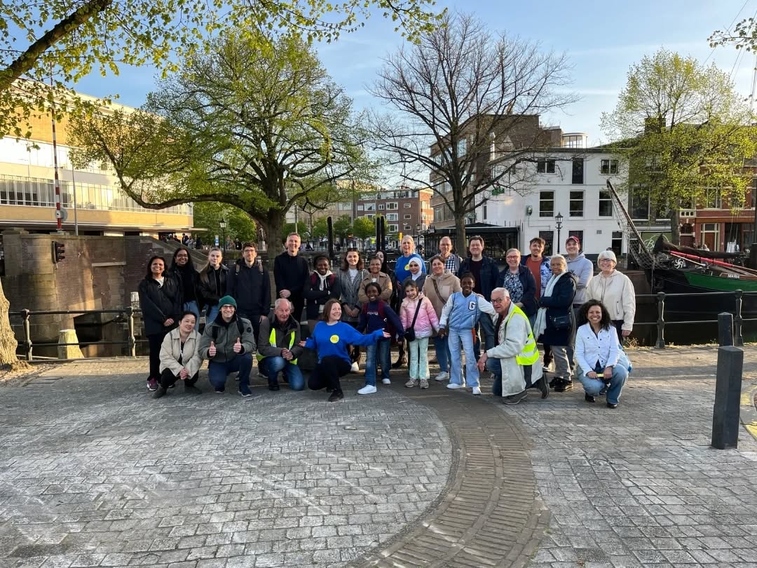 𝗚𝗶𝘀𝘁𝗲𝗿𝗮𝘃𝗼𝗻𝗱 𝘄𝗮𝘀 𝗱𝗲 𝗦𝗼𝗰𝗶𝗮𝗹 𝗖𝗶𝘁𝘆 𝗪𝗮𝗹𝗸 𝗦𝗰𝗵𝗶𝗲𝗱𝗮𝗺! 💛

Wat was het een geweldige avond 🎉
Het was perfect wandelweer en maar liefst 200 deelnemers deden mee! 

𝗪𝗮𝘀 𝗷𝗲 𝗲𝗿𝗯𝗶𝗷? Hoe vond je het? 

📸 Hierbij de eerste foto's van enkele groepen. Meer foto's volgen. 

// 
Speciale dank aan alle fantastische groepsleiders, vrijwilligers en samenwerkingspartners. Jullie maakten deze avond.

Bedankt:
@debibliotheekschiedam, @dock_schiedam, @stedelijk.museum.schiedam, @gemeenteschiedam, @fondssv en @vsbfonds.nl